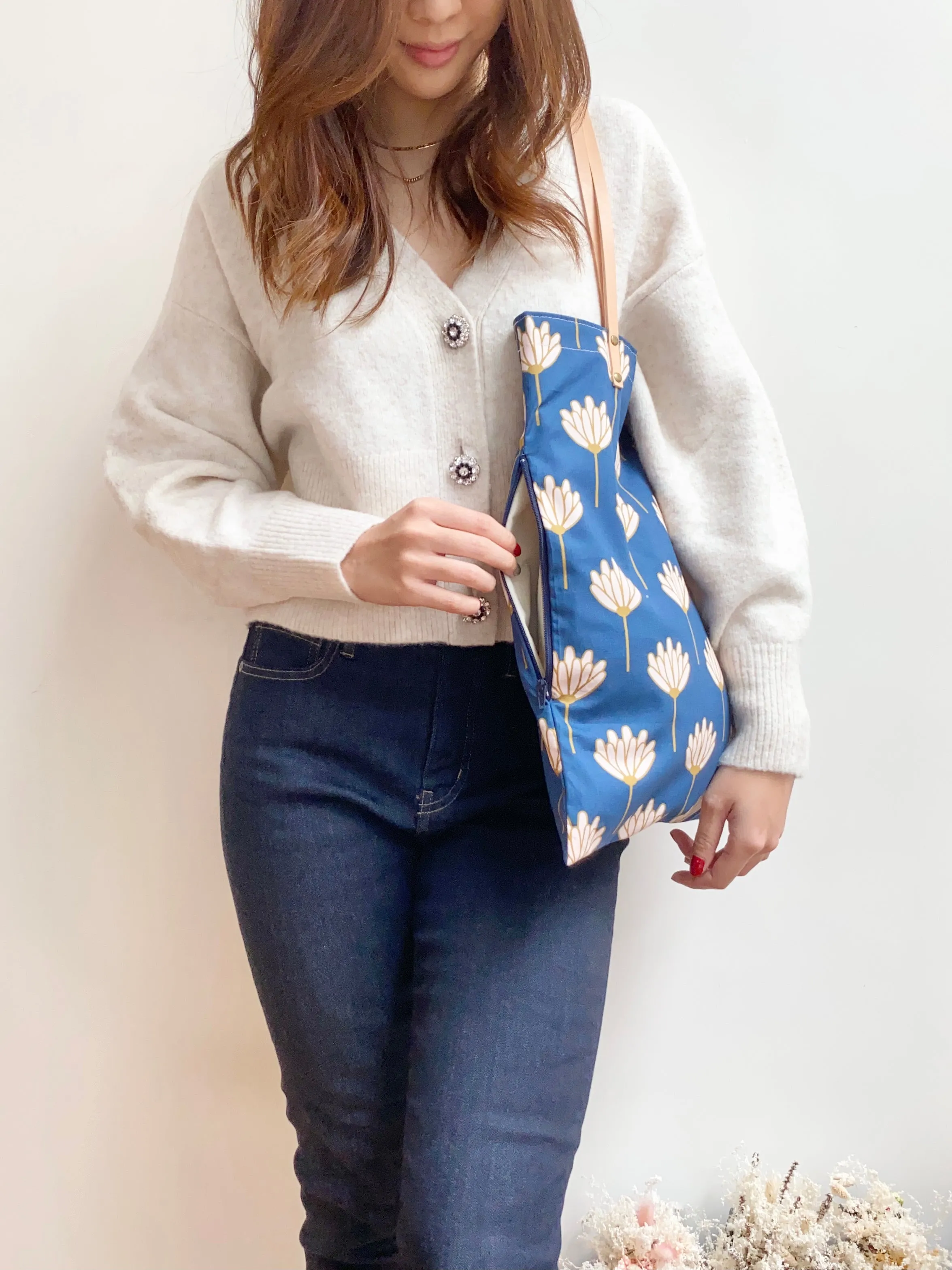 Reversible tote bag