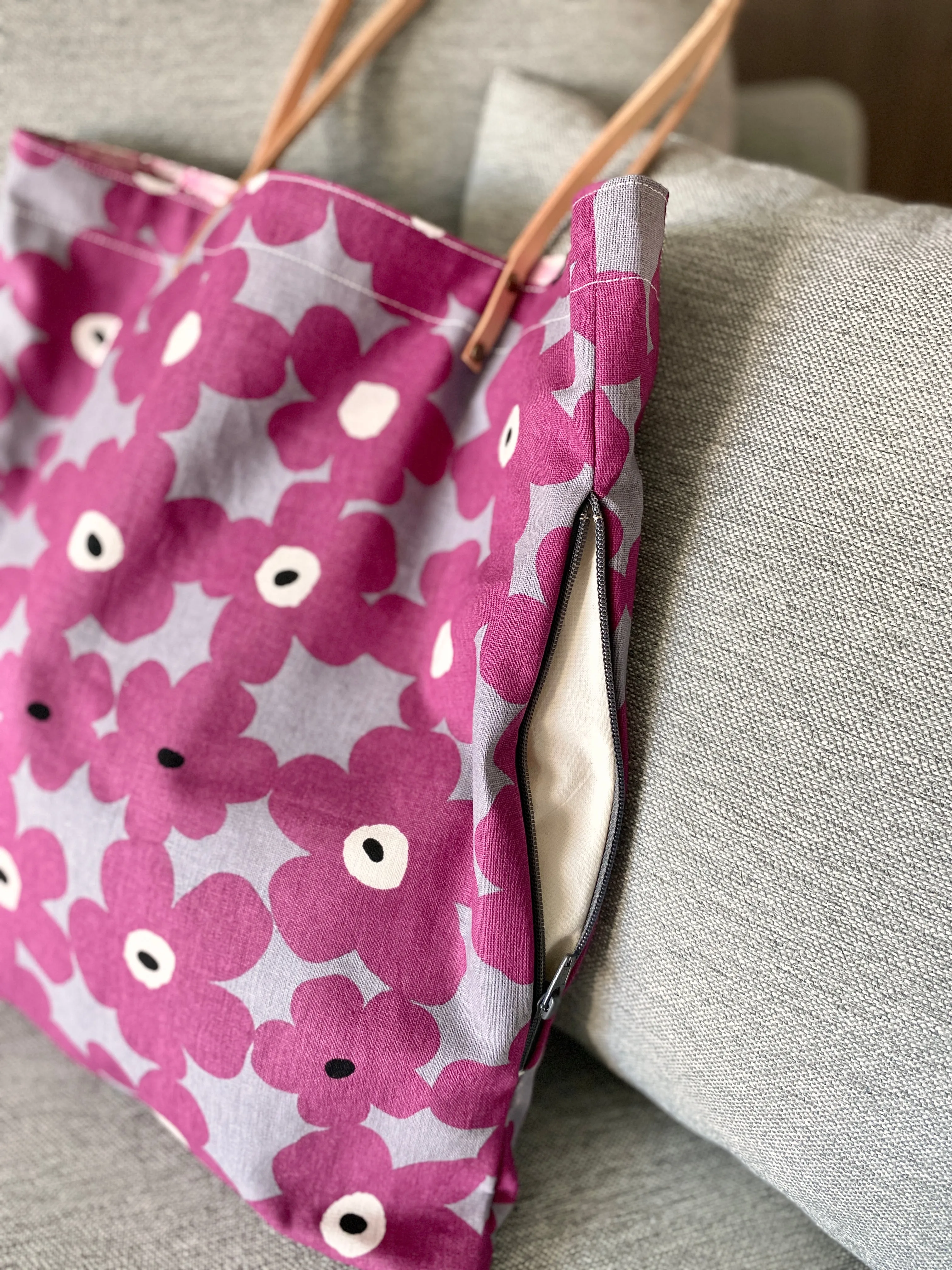 Reversible tote bag