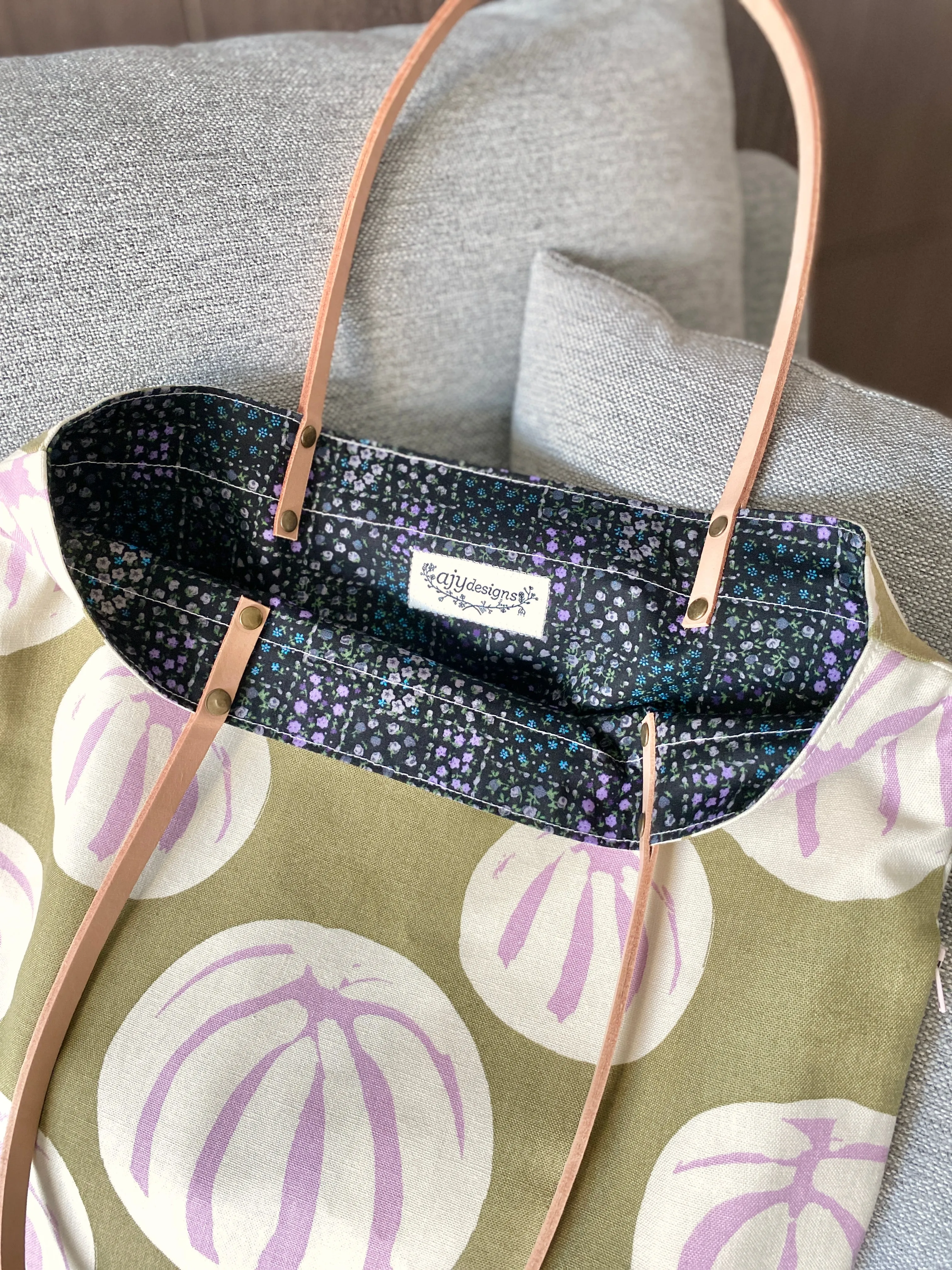Reversible tote bag
