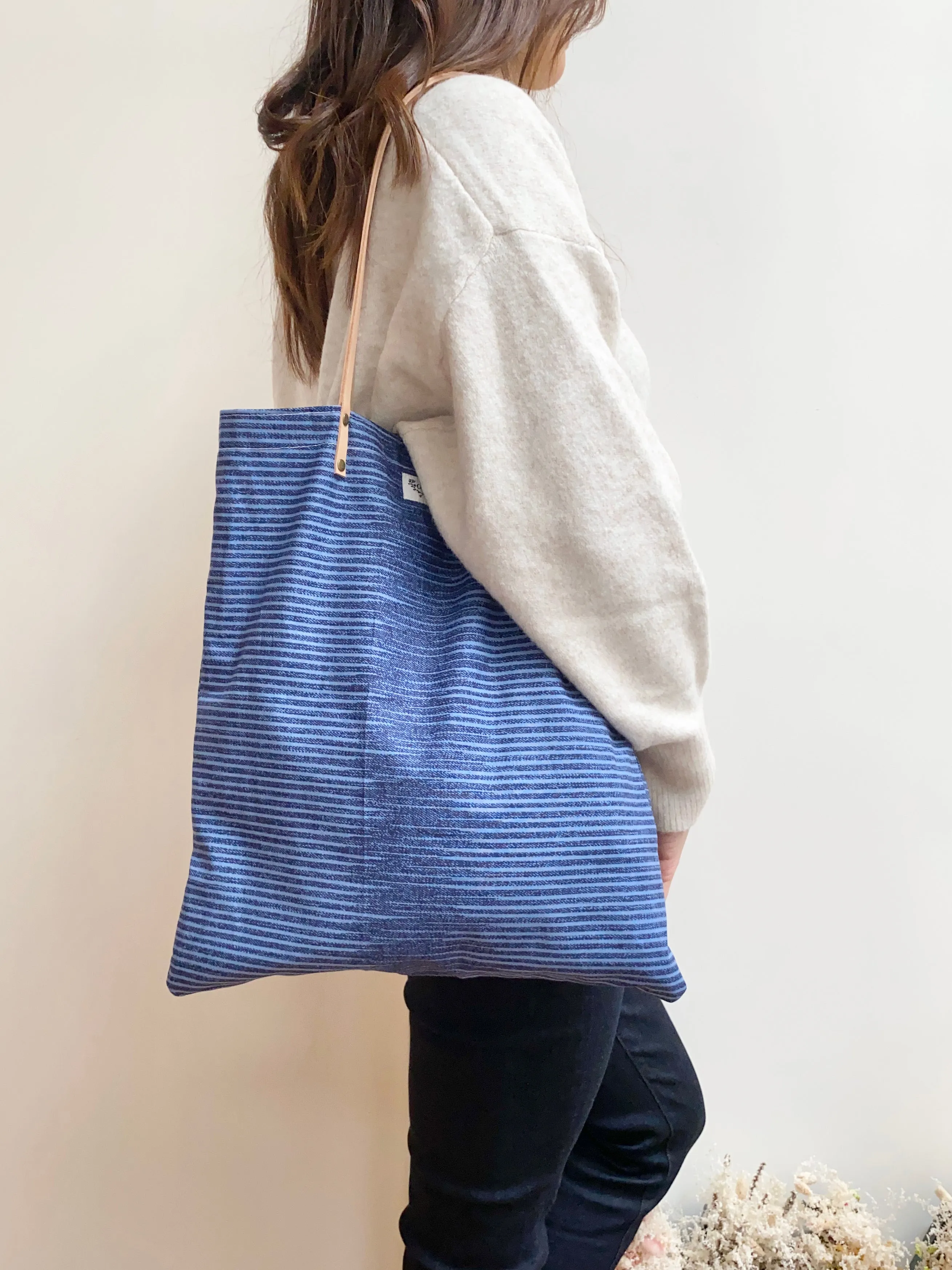 Reversible tote bag