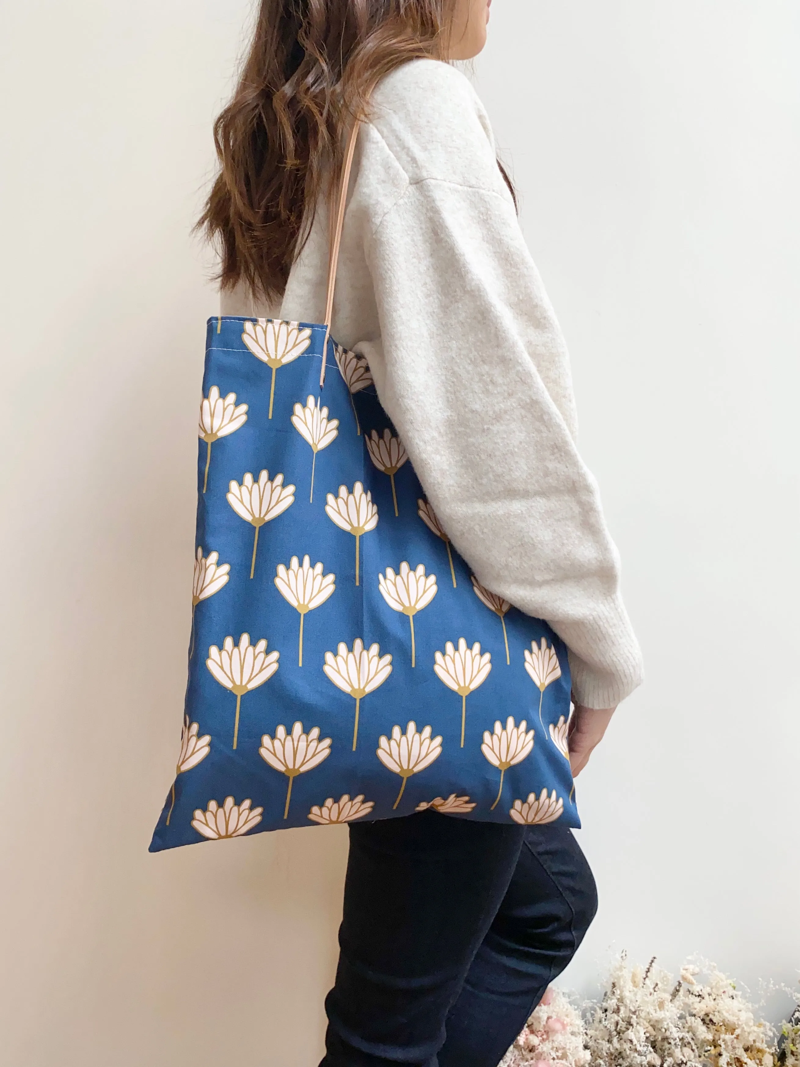 Reversible tote bag