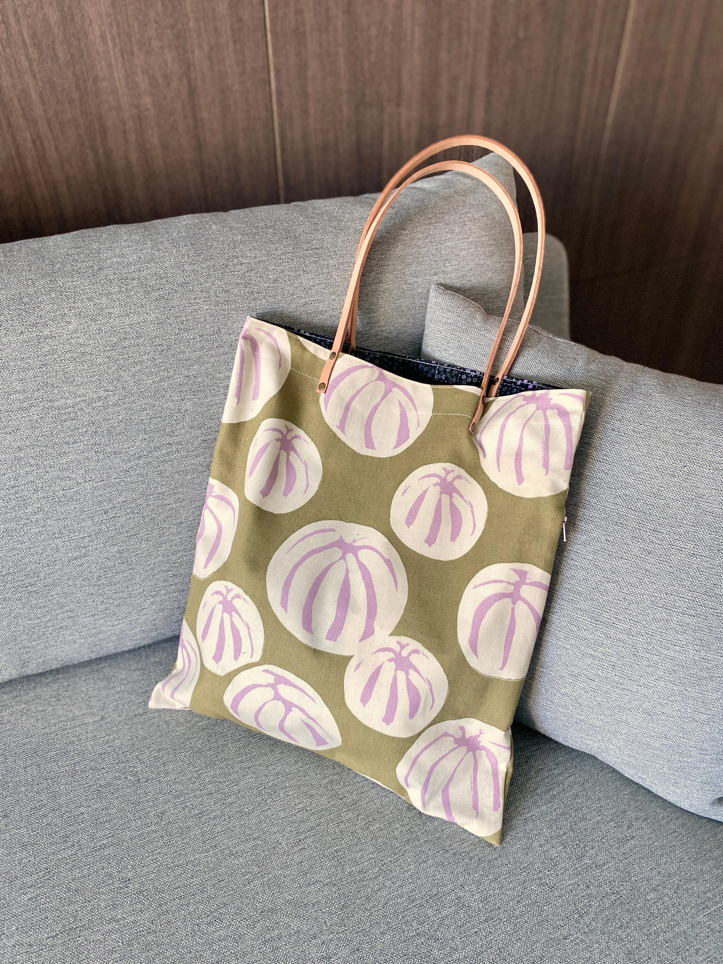 Reversible tote bag