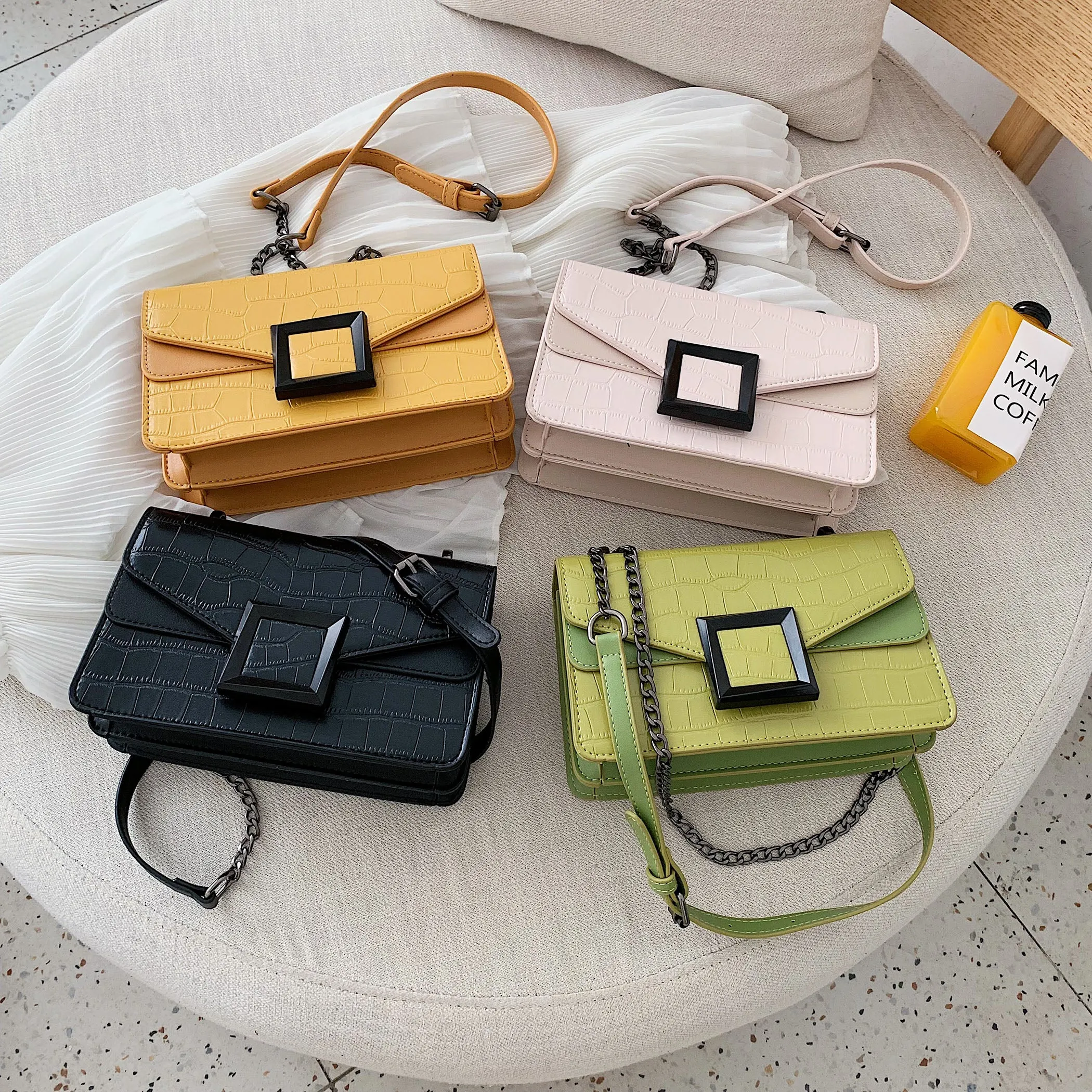 Sacs à bandoulière en cuir pour femmes collection 2023 / Petit sac à bandoulière Messenger Femme Chaîne de luxe Sacs à main