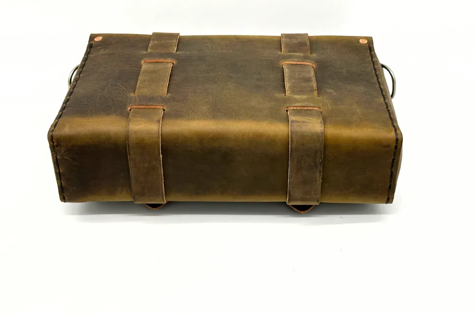 Seasoned No. 4313 - Minimalist Standard Leather Satchel in Crazy Horse with Removable Leather Divider