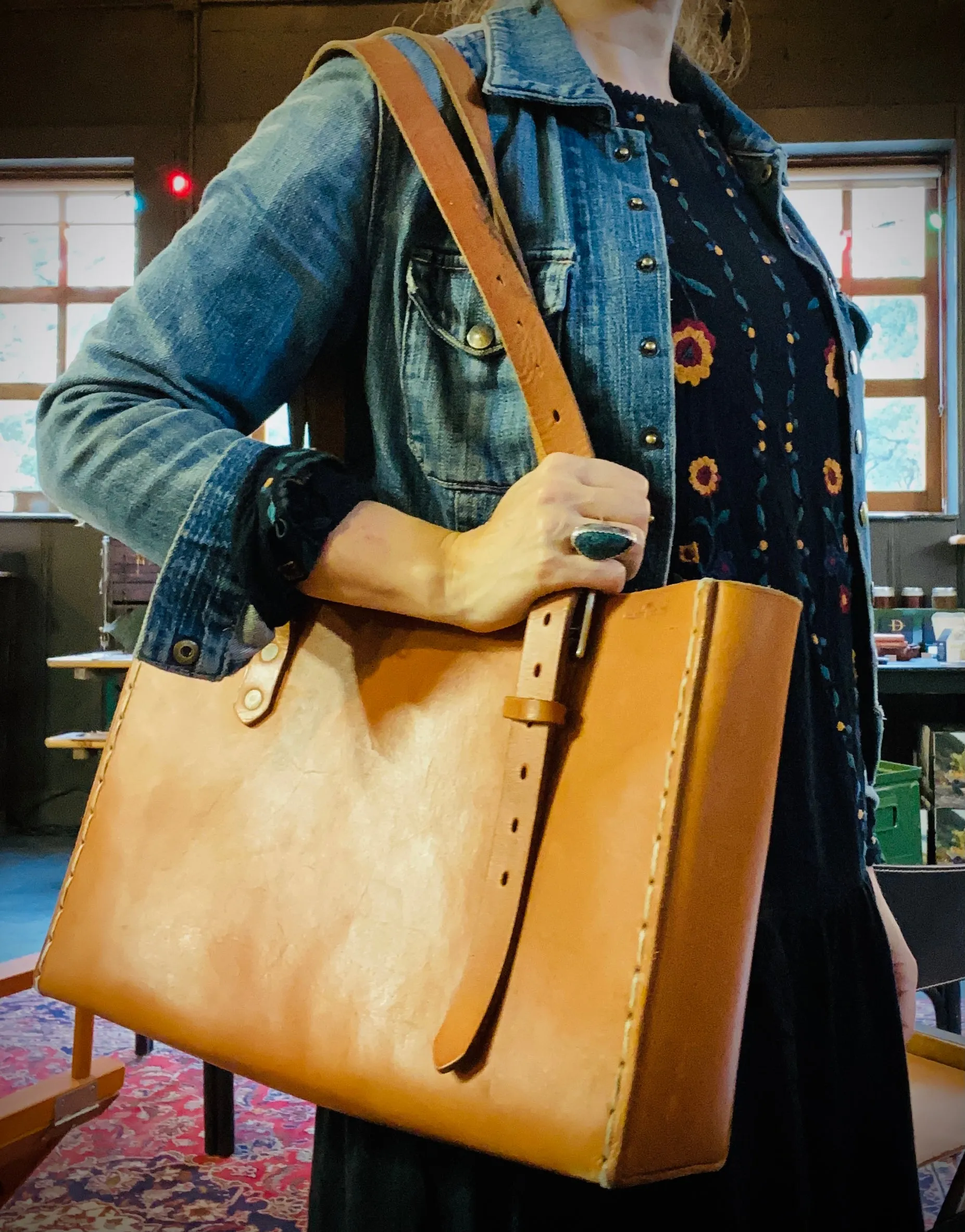 Seasoned No. 714 - Tote in Natural Tan