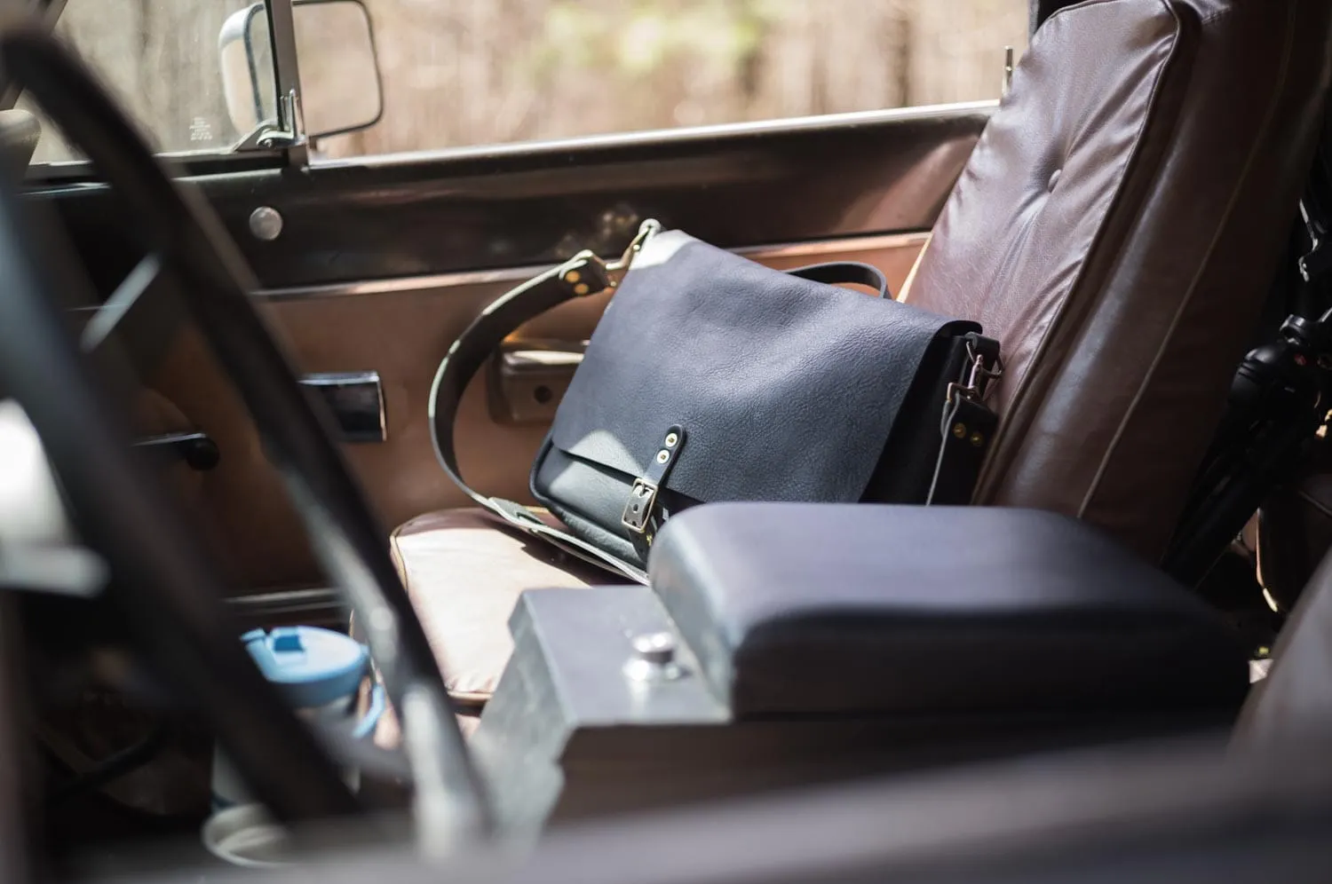 STEPHEN LEATHER MESSENGER BAG - SMALL - BLACK