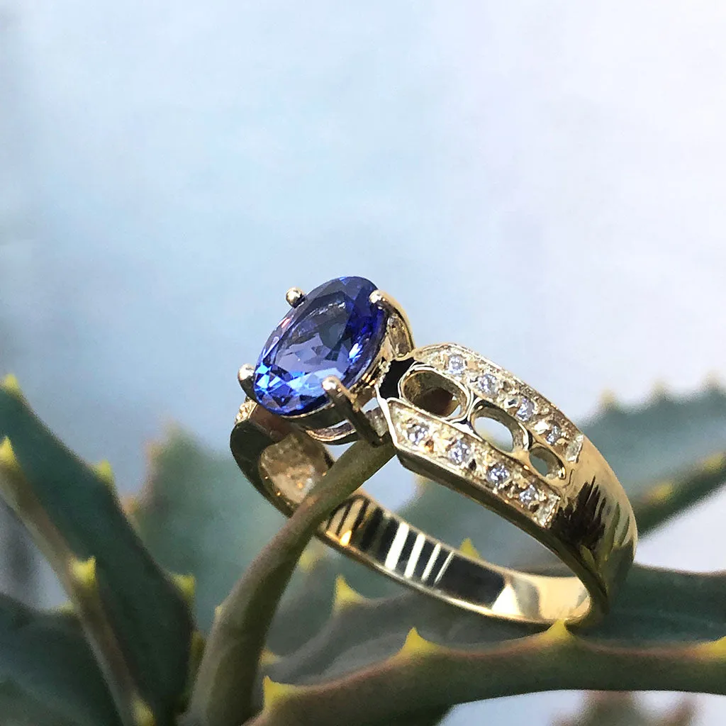 Tanzanite and Diamond Decorative Shoulder Yellow Gold Ring