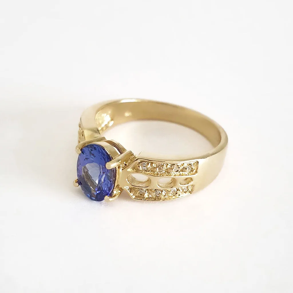 Tanzanite and Diamond Decorative Shoulder Yellow Gold Ring