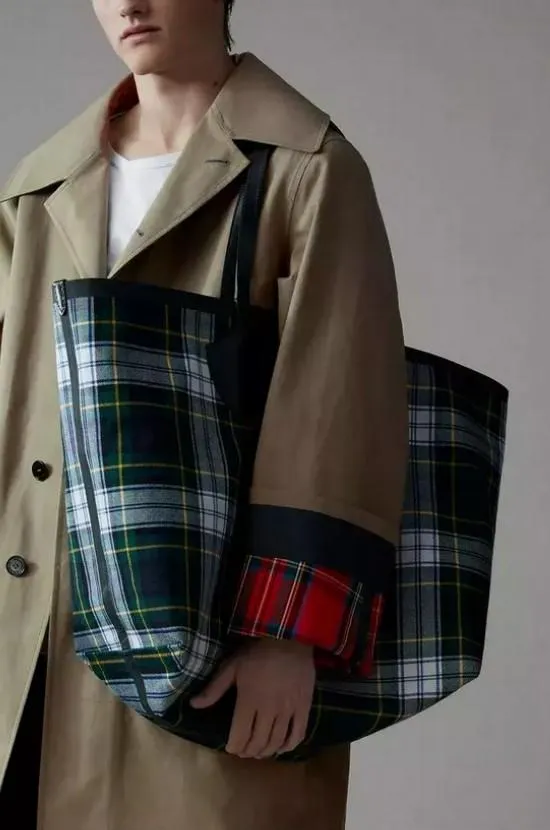 The Giant Reversible Tote in Tartan Cotton