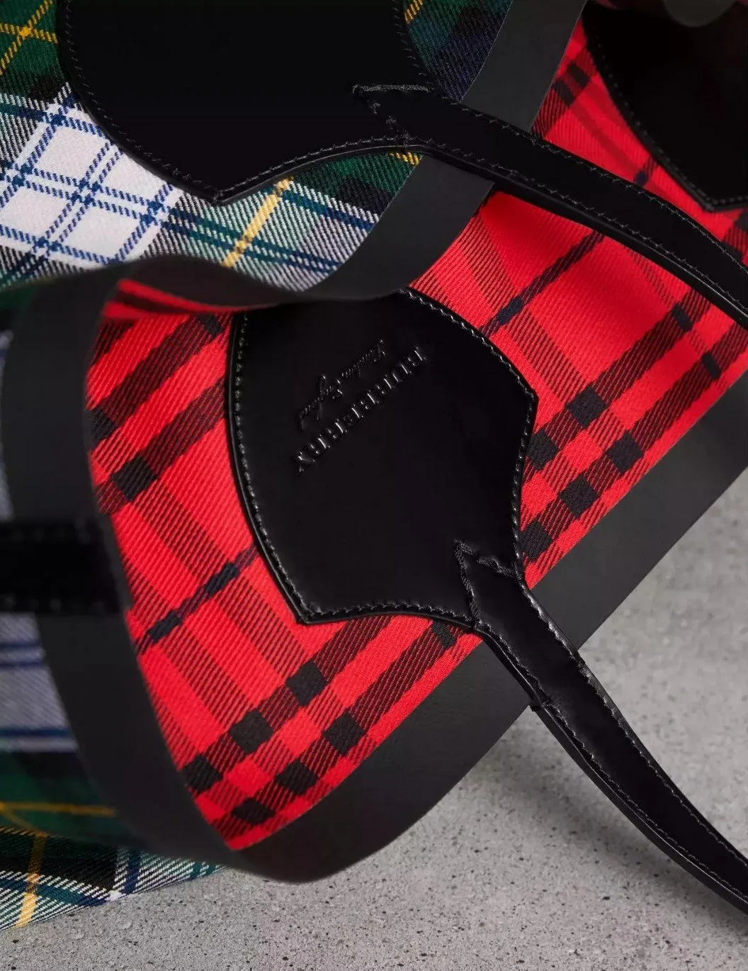 The Giant Reversible Tote in Tartan Cotton