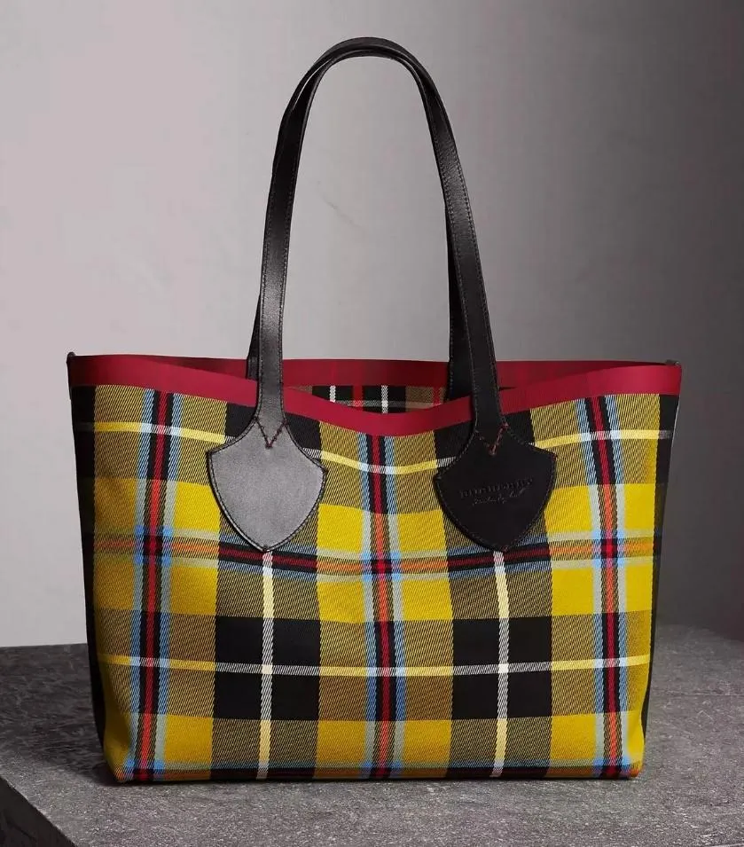 The Medium Giant Reversible Tote in Tartan Cotton