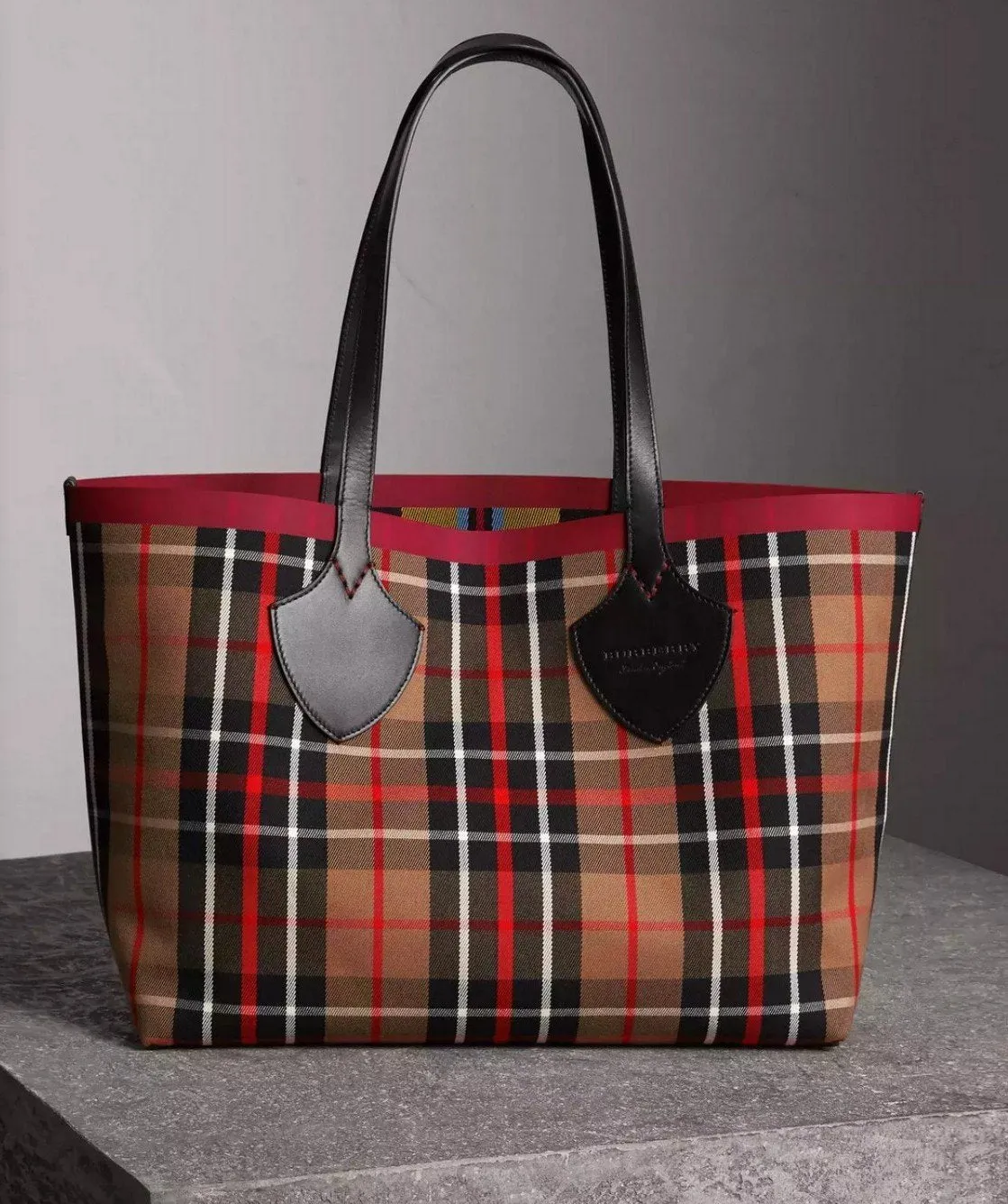 The Medium Giant Reversible Tote in Tartan Cotton