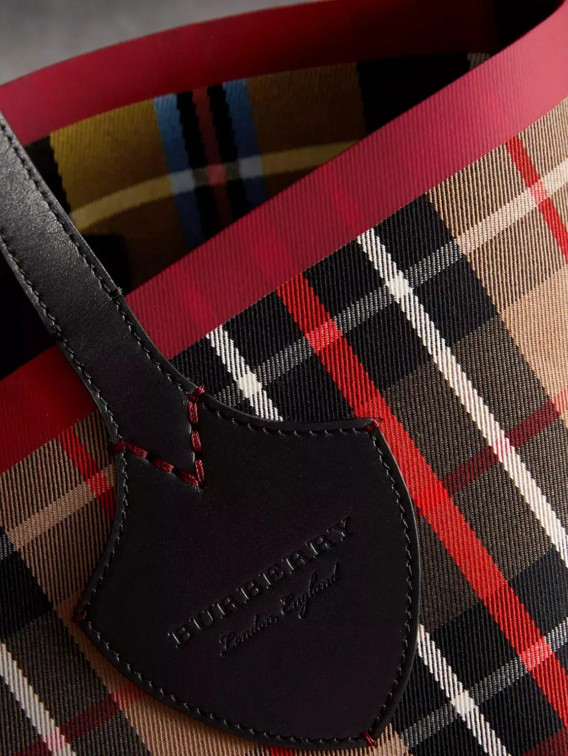 The Medium Giant Reversible Tote in Tartan Cotton
