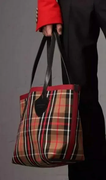 The Medium Giant Reversible Tote in Tartan Cotton