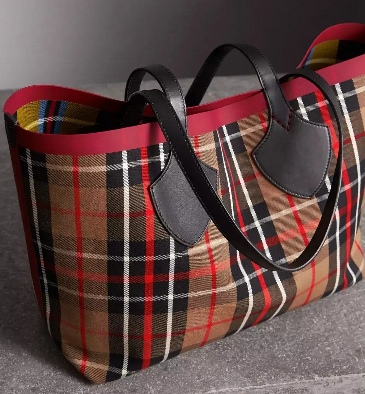 The Medium Giant Reversible Tote in Tartan Cotton