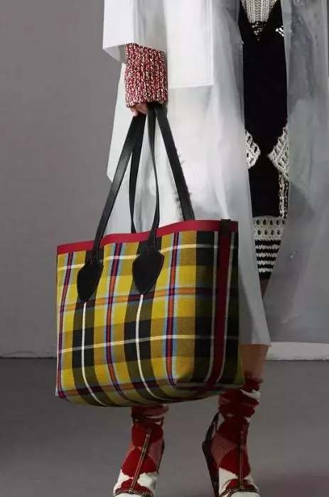 The Medium Giant Reversible Tote in Tartan Cotton