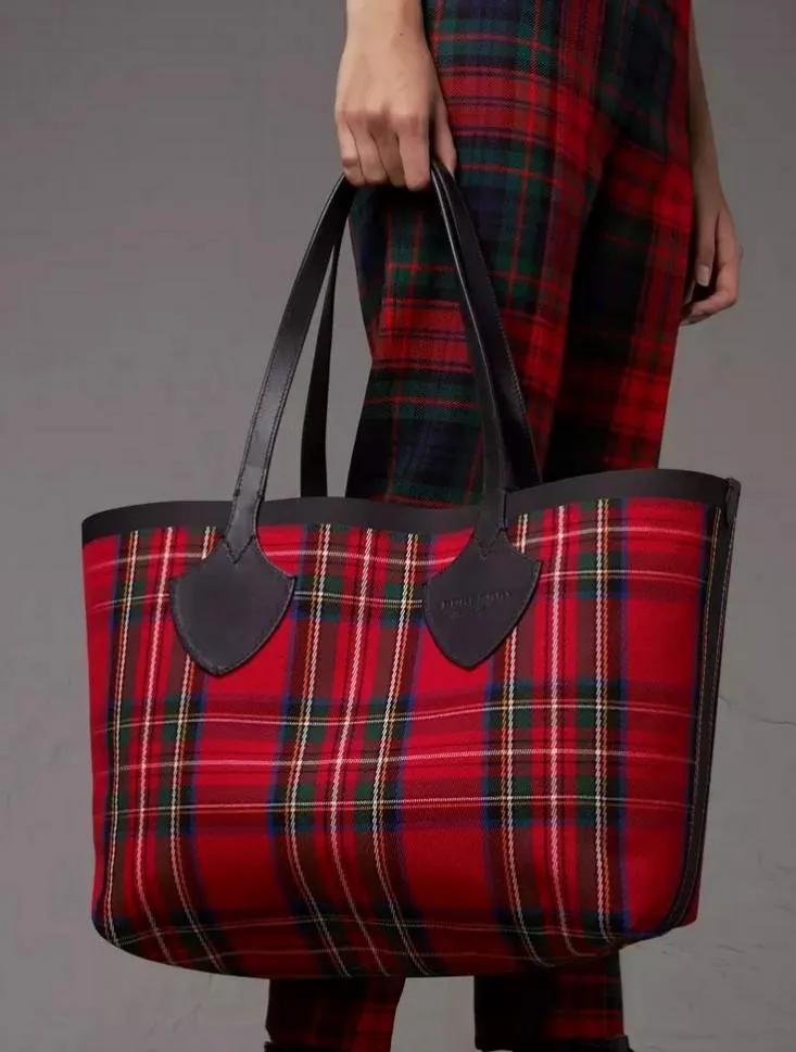 The Medium Giant Reversible Tote in Vintage Check