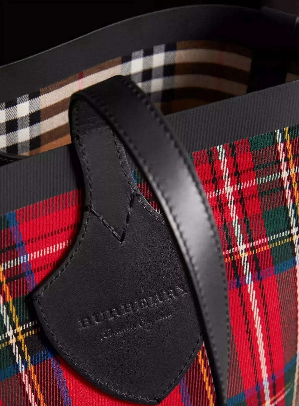 The Medium Giant Reversible Tote in Vintage Check