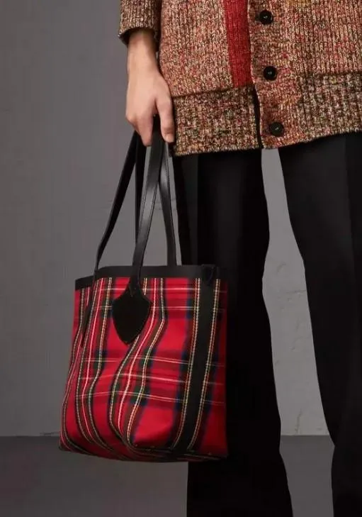 The Medium Giant Reversible Tote in Vintage Check