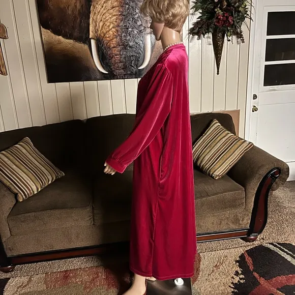 The Vermont Country Store • Medium • Burgundy • Suede • Robe