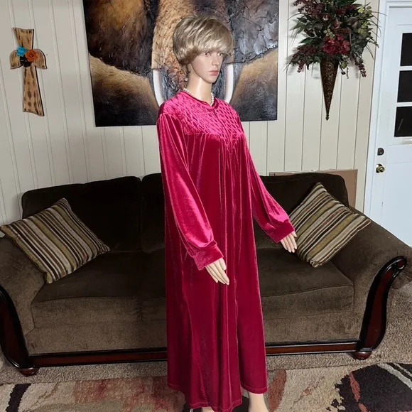 The Vermont Country Store • Medium • Burgundy • Suede • Robe
