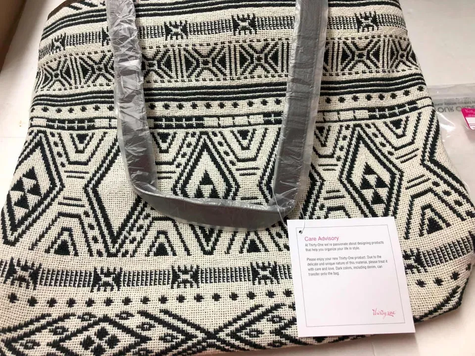 Thirty-One 31 Gifts Reversible Tote (Rio Weave)