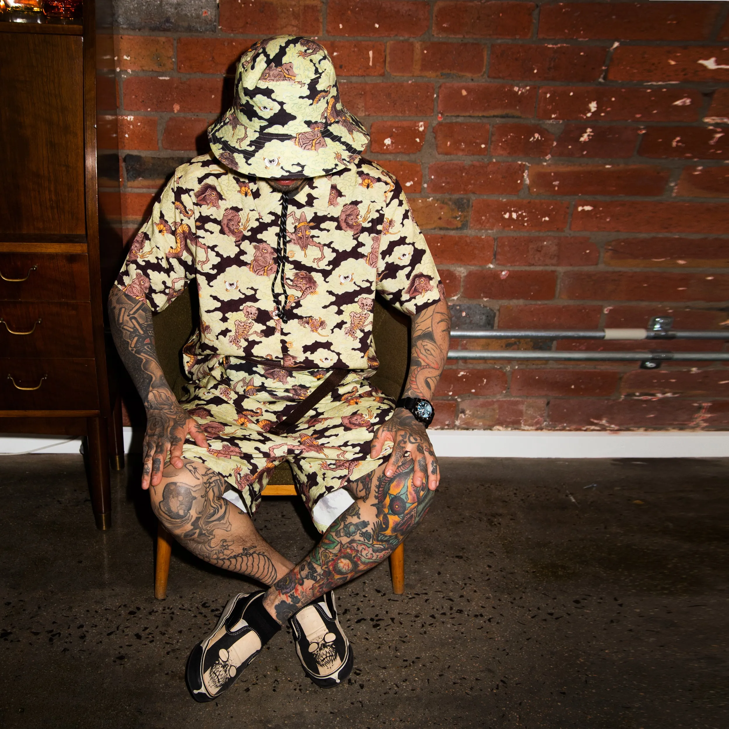 [UNISEX] BANGXGANJI X LOCO MOSQUITO YOKAI CAMO BUCKET HAT (BROWN / GREEN)