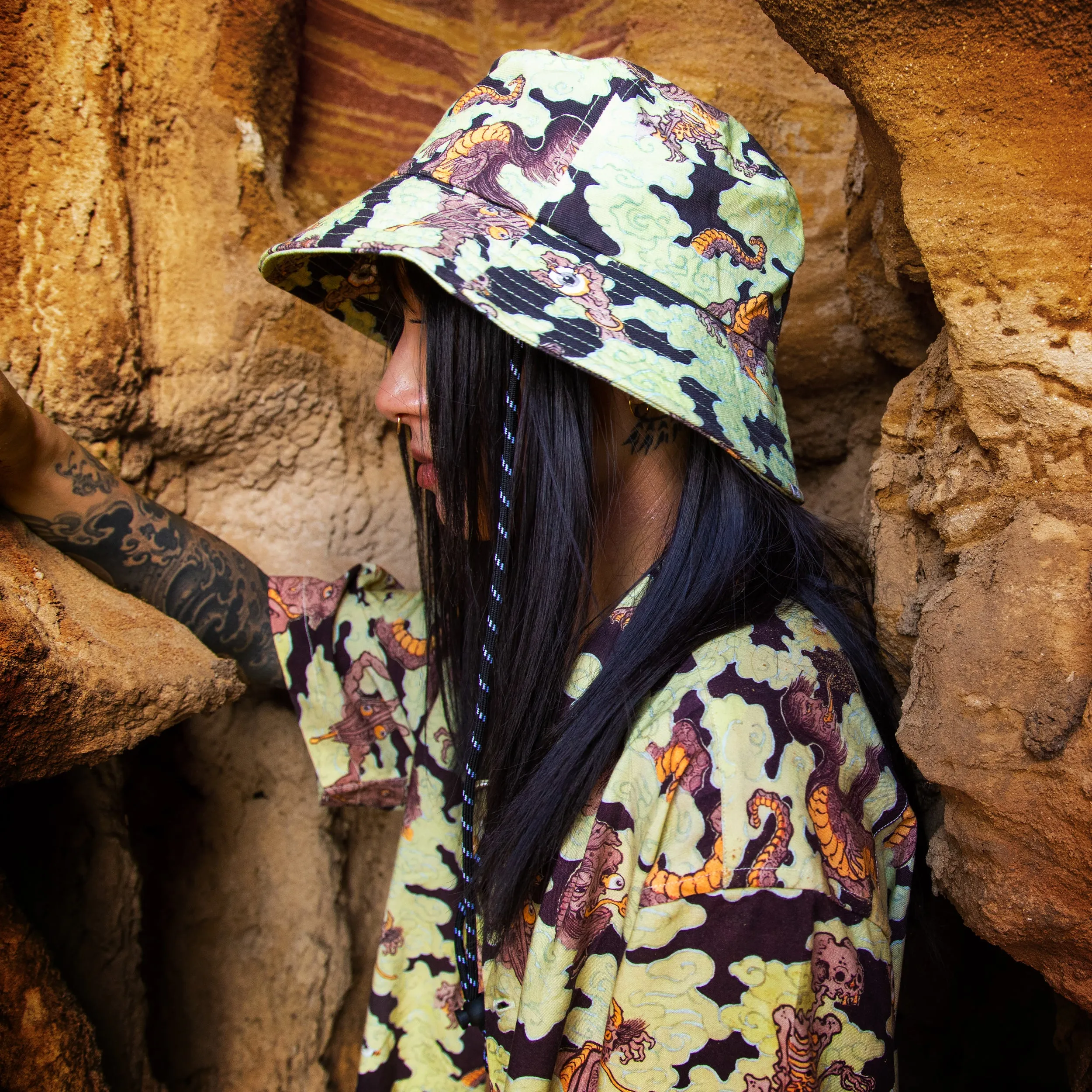 [UNISEX] BANGXGANJI X LOCO MOSQUITO YOKAI CAMO BUCKET HAT (BROWN / GREEN)