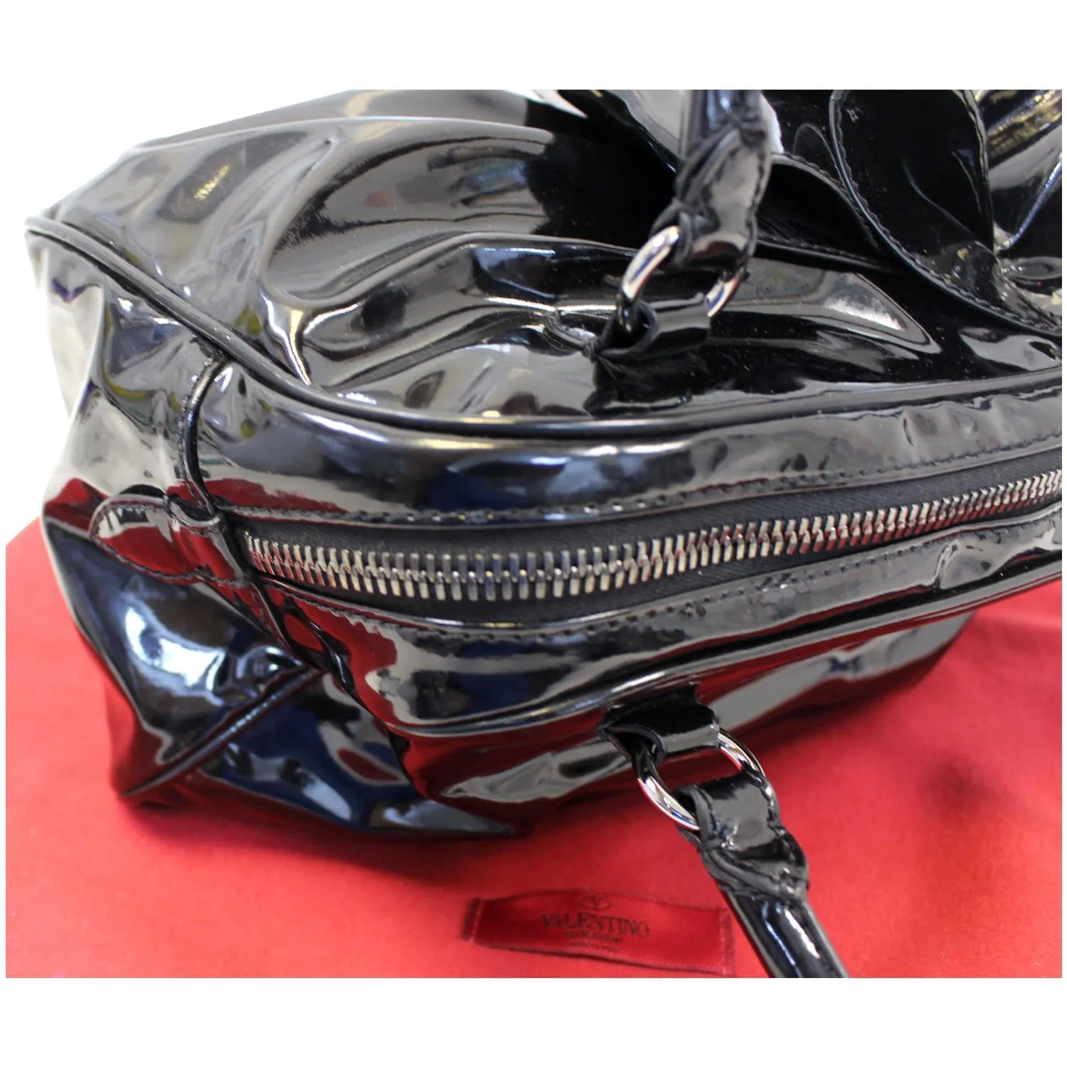 VALENTINO Garavani Lacca Bow Patent Leather Shoulder Bag Black - 20% OFF