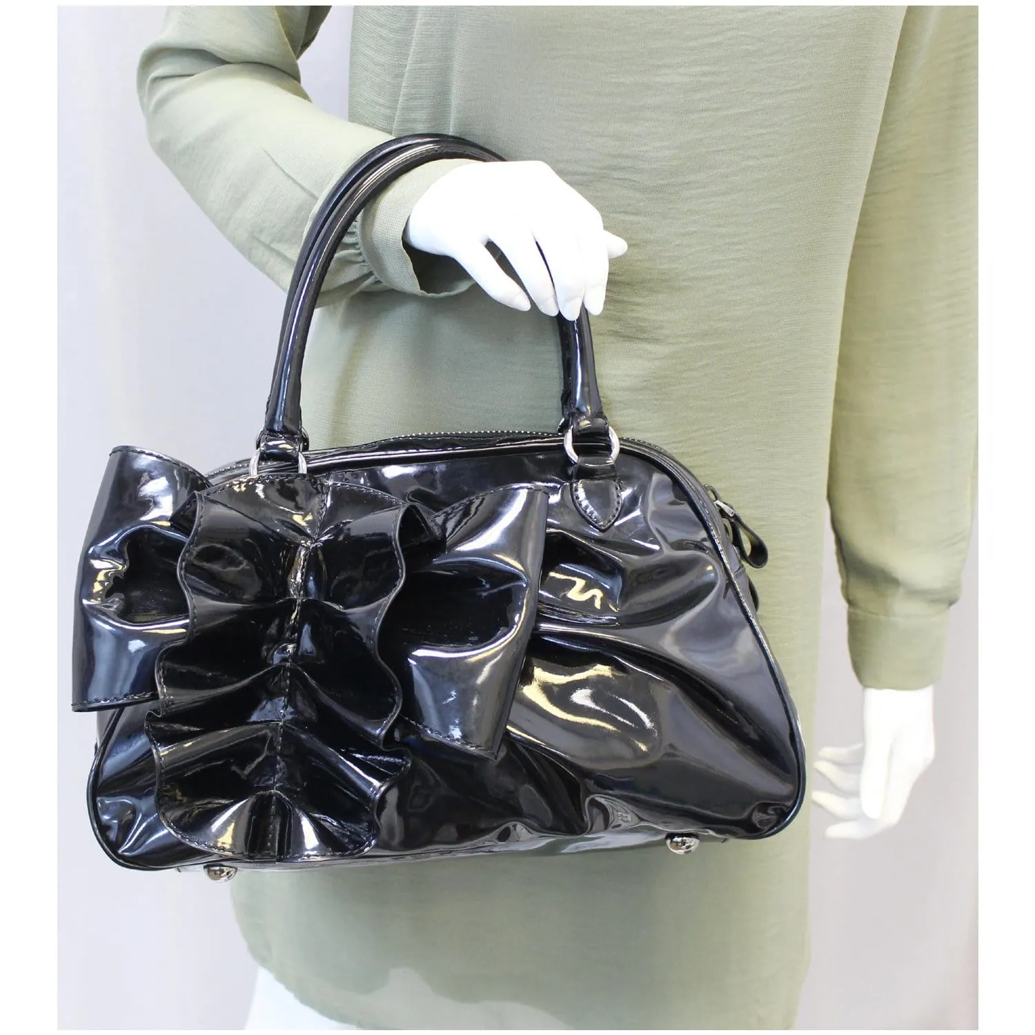 VALENTINO Garavani Lacca Bow Patent Leather Shoulder Bag Black - 20% OFF