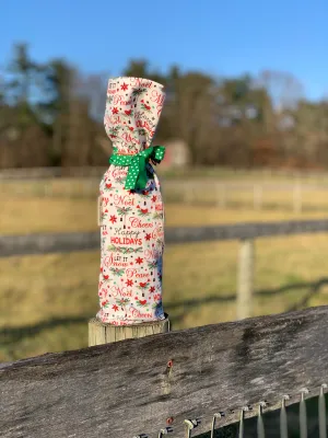WINE BAG by Rose - HAPPY HOLIDAYS Words  / Poinsettias
